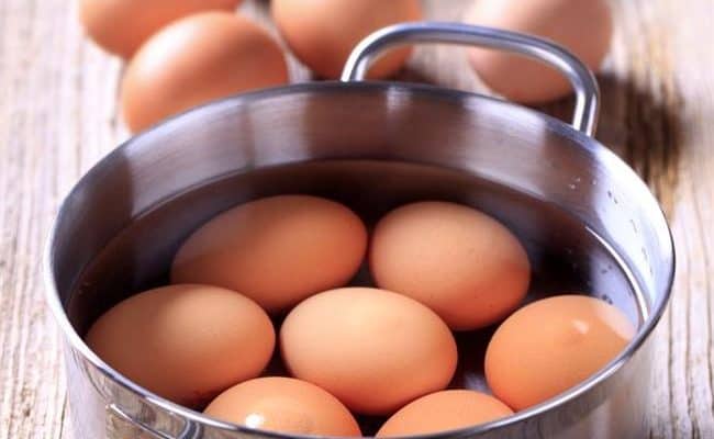 is it safe to eat raw eggs