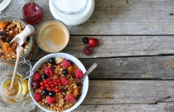 How Long Should You Wait to Eat After Waking Up?
